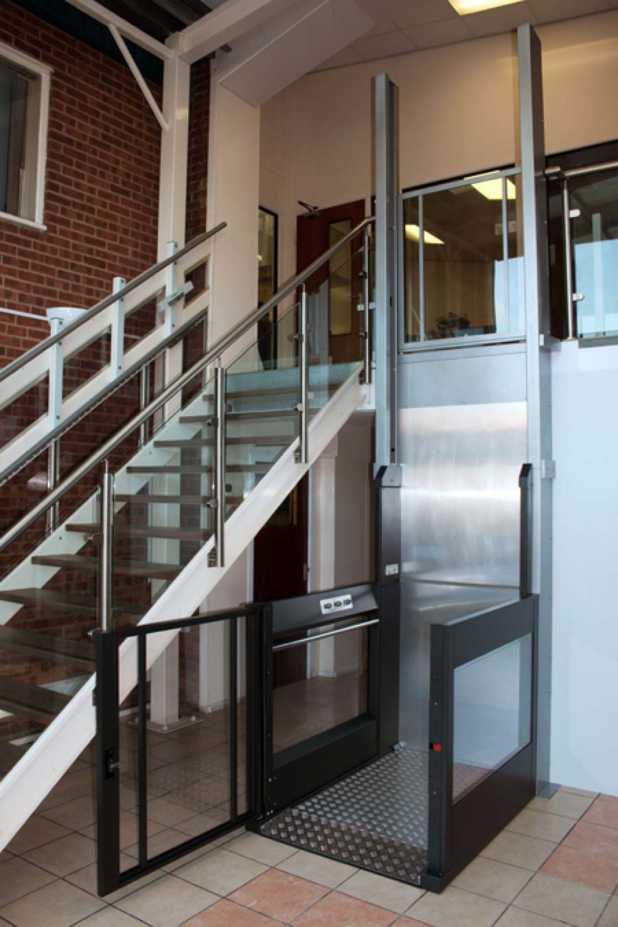 Step Platform Lift in black